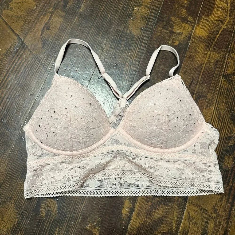 VictoriaโsโSecret M pale pink lace wireless sexy bralette